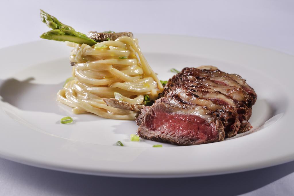 Sheraton Reserva Do Paiva Cabo de Santo Agostinho Eksteriør billede A steak prepared sous-vide